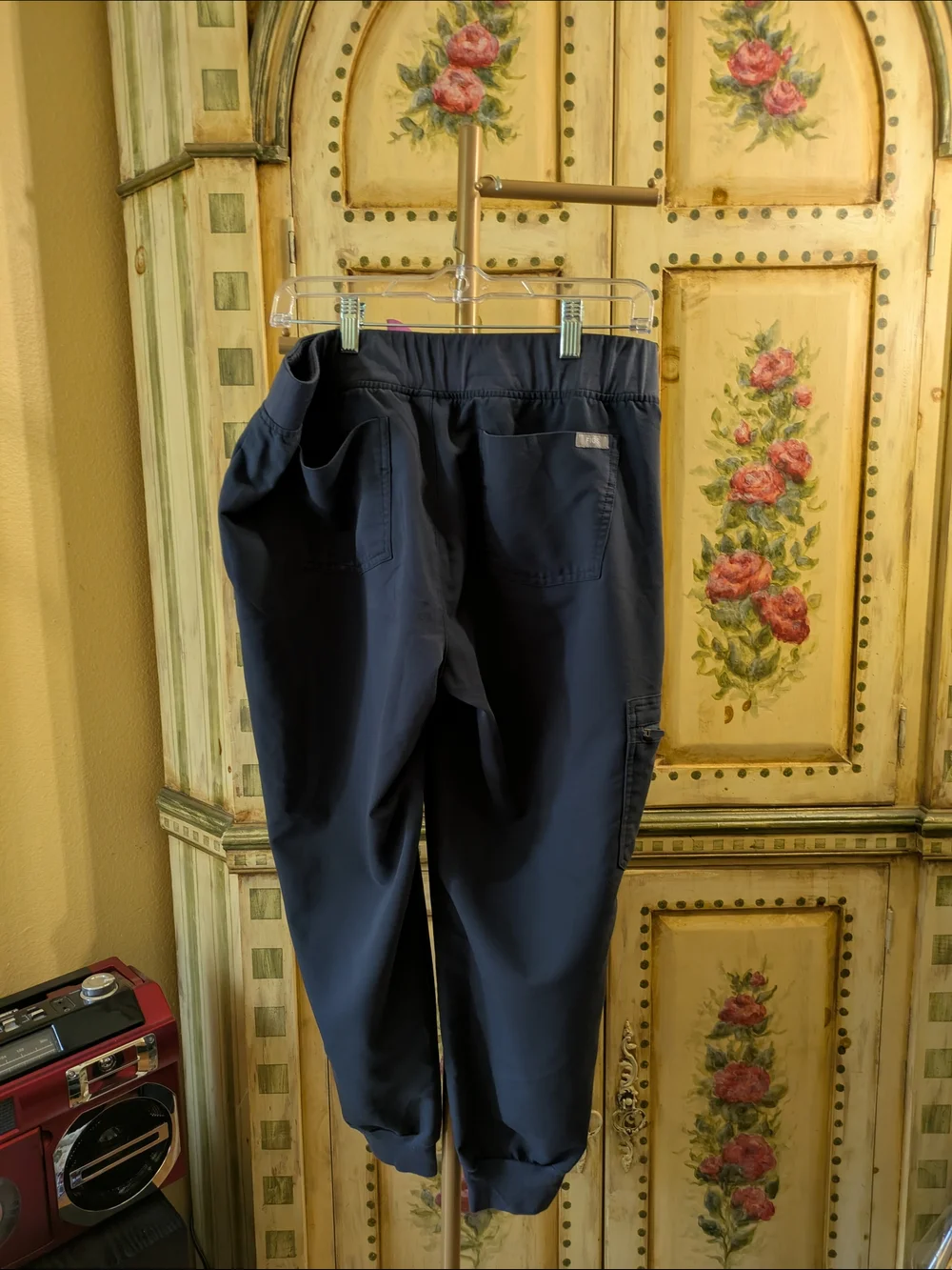 Figs Men's Gray Scrub Pants with Pink Drawstring Sz L/P